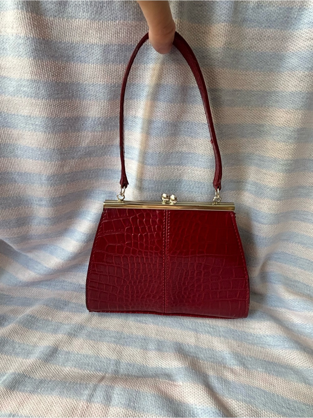Vintage Liz Claiborne Red shiny croc-Embossed Kiss-Lock Top Handle handbag clutc